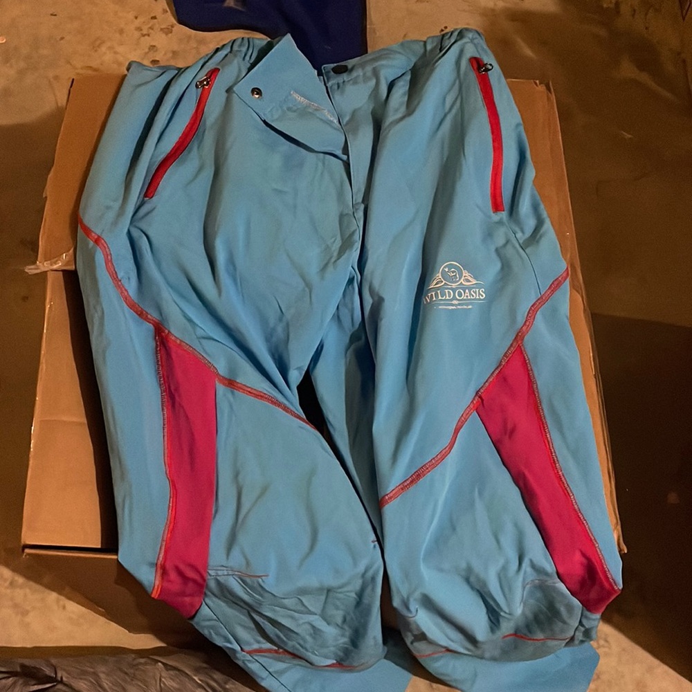 Women’s fashion wind / rain / jogger pants